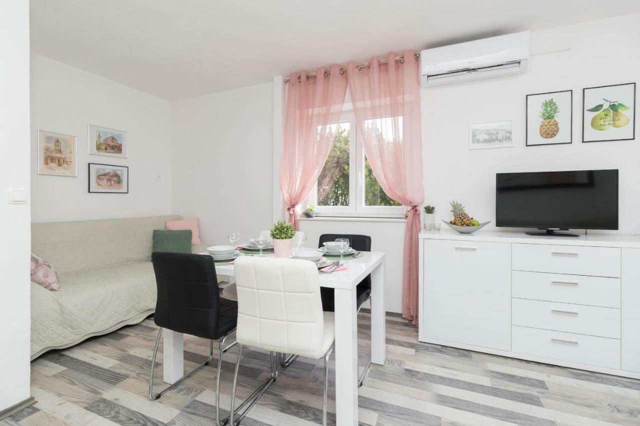 Apartman Roko Petrcane Esterno foto