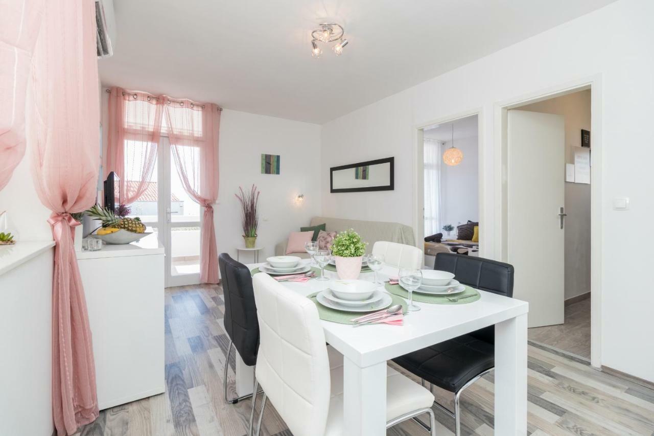 Apartman Roko Petrcane Esterno foto