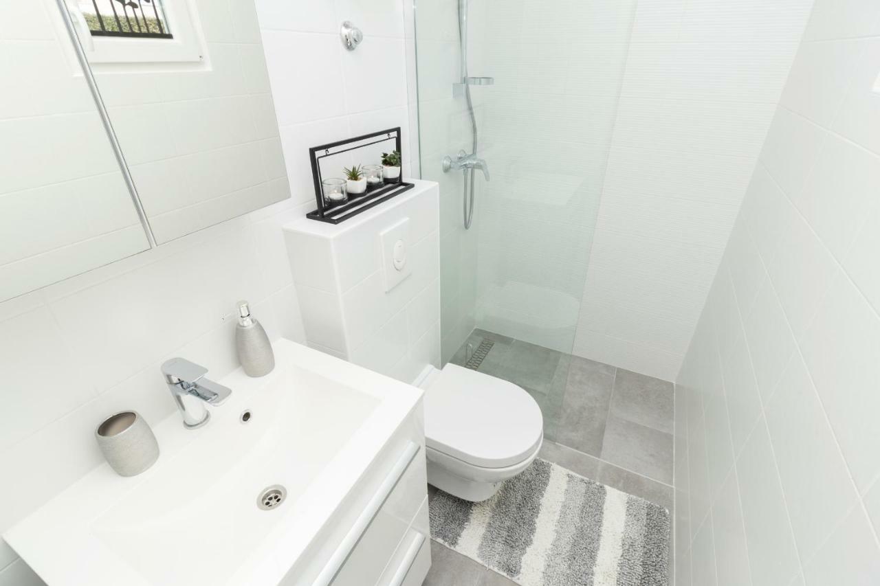 Apartman Roko Petrcane Esterno foto